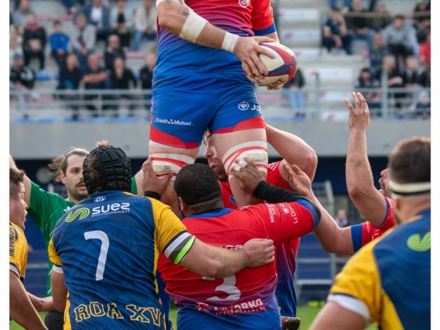 Capturez l'intensité du rugby avec un photographe d'élite