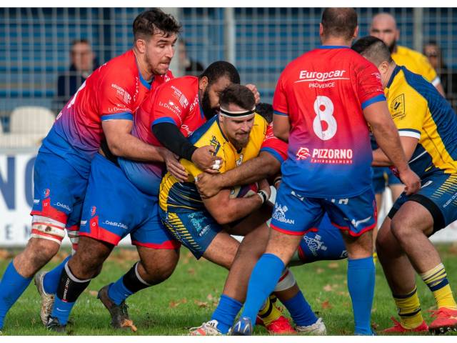 Capturez l'intensité du rugby avec un photographe d'élite