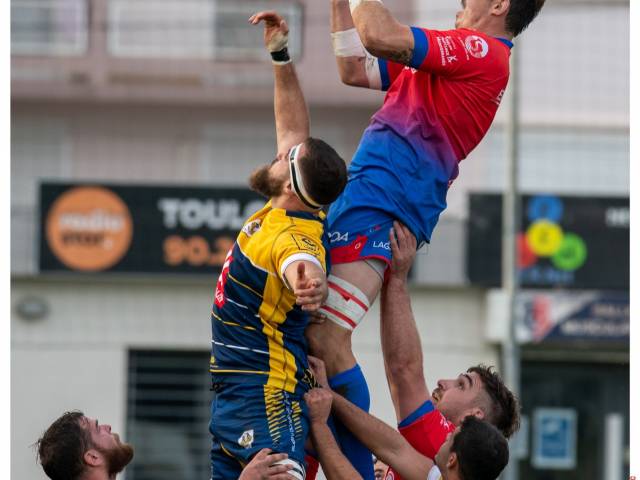 Capturez l'intensité du rugby avec un photographe d'élite