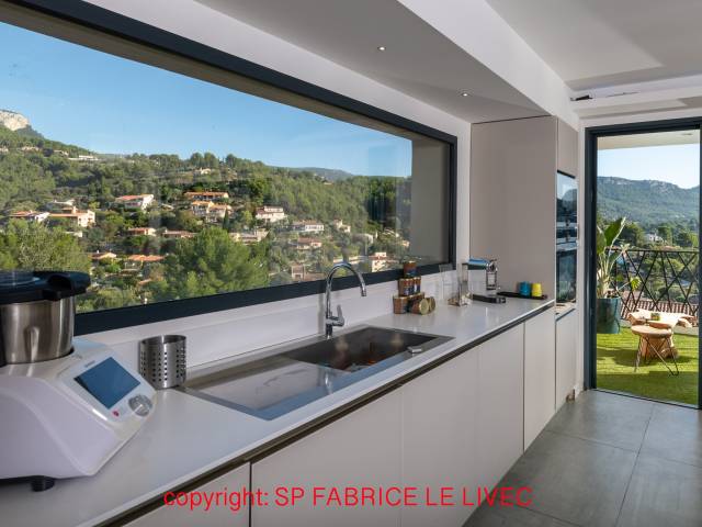 Comment sublimer une villa atypique avec une vue carte postale ?