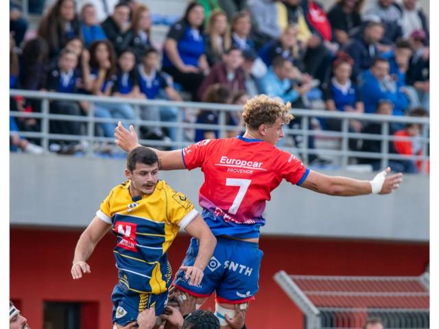 Capturez l'intensité du rugby avec un photographe d'élite