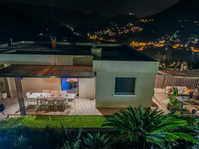 Photographie immobilière nocturne : sublimez votre villa à Toulon